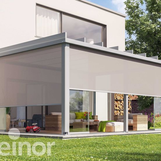 Bild enthält, Grass, Lawn, Interior Design, Housing, Backyard, Outdoors, House, Villa, Porch, Wheel