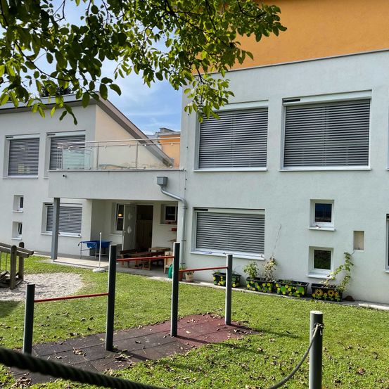 Bild enthält, Plant, Building, Housing, House, Window, Row House