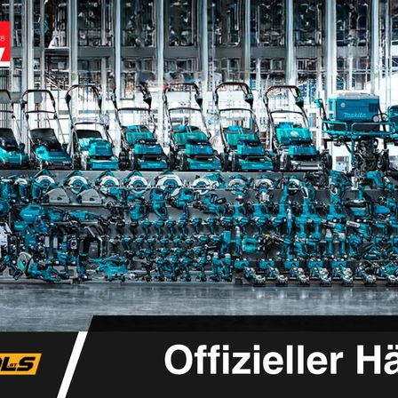 Ein Fabrikboden zeigt Reihen von blauen Makita-Elektrowerkzeugen und Rasenmähern. Das Bild zeigt ein Logo und die Worte 'Offizieller Händler'.
