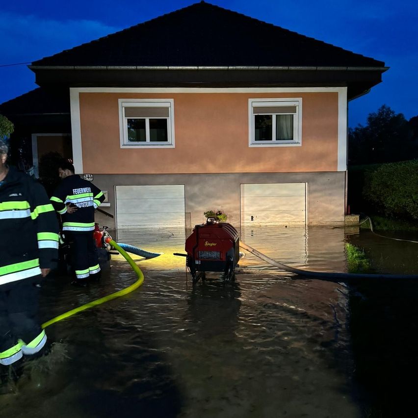 Bild enthält, Adult, Male, Man, Person, Rescue