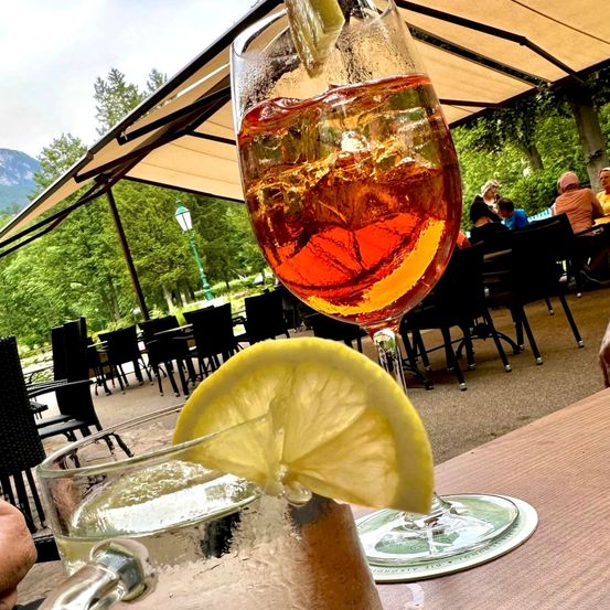 Bild enthält, Beverage, Person, Alcohol, Cocktail, Soda, Mojito