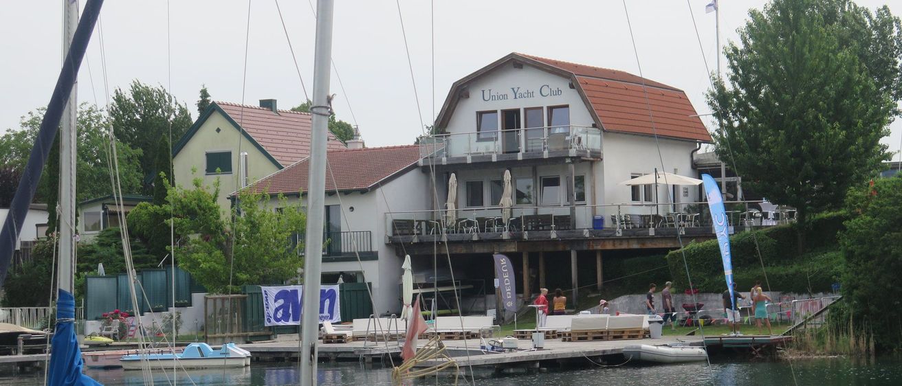Bild enthält, Water, Waterfront, Shelter, Sailboat, Harbor, Pier, Neighborhood, Port, Watercraft, Person