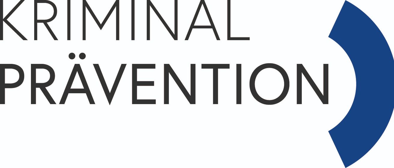 Ein weißer Hintergrund mit schwarzem Text, der 'MINAL VENTION' in fetter, serifenloser Schrift liest. Der Text ist zentriert und scheint Teil eines größeren Designs oder einer Werbung zu sein.