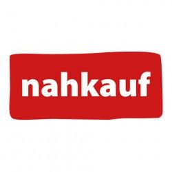 Ein rotes rechteckiges Logo mit dem Wort 'nahkauf' in Weiß auf weißem Hintergrund.