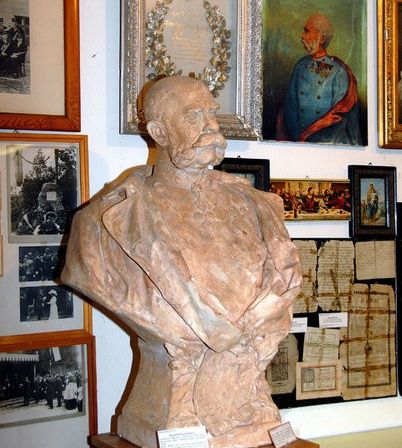 Bild enthält, Art, Painting, Adult, Male, Man, Person, Face, Head, Sculpture