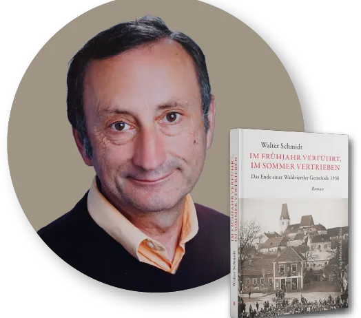 Ein Mann mit einem Lächeln im Gesicht, der einen schwarzen Pullover und ein gelbes Hemd trägt, neben einem Buch mit dem Titel 'Im Fruhjahr Verfuhrt, Im Sommer Vertrieben'