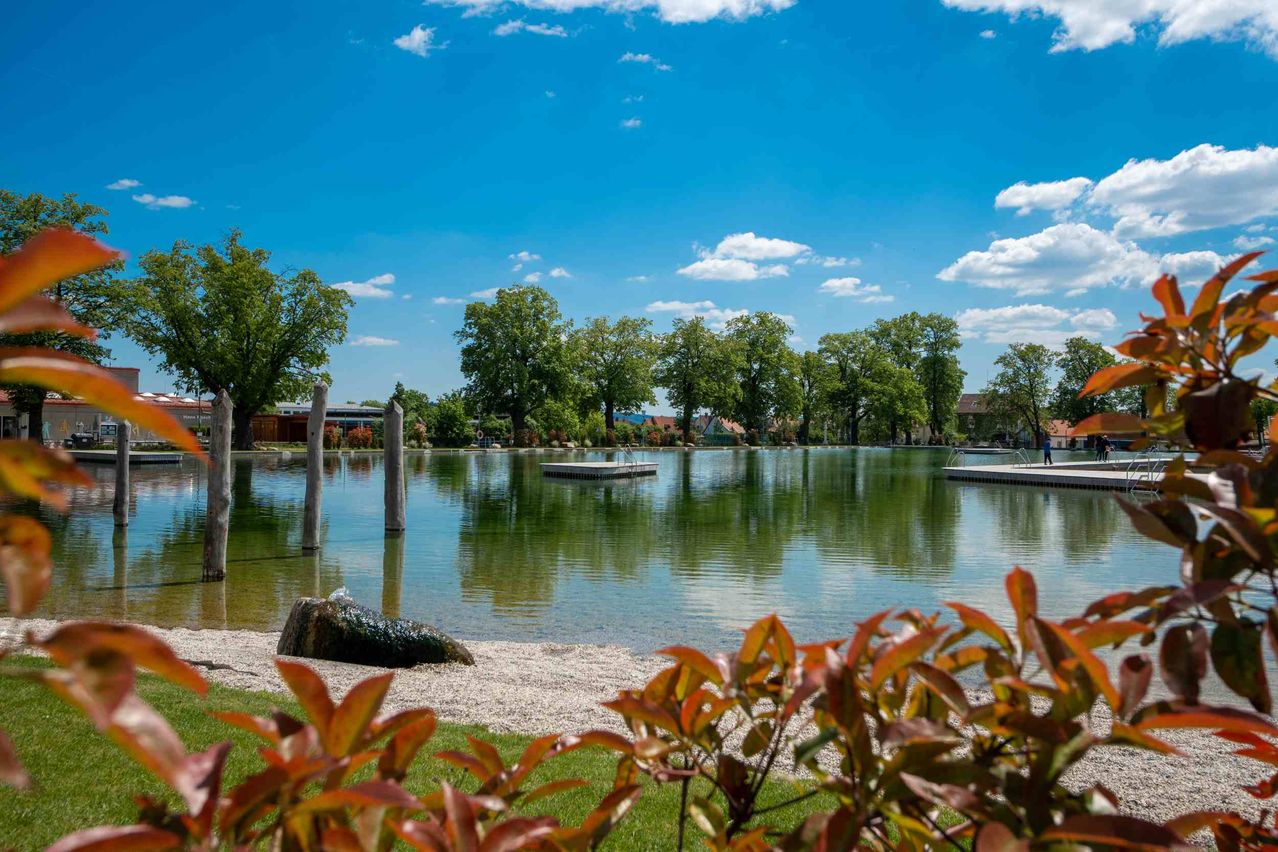 Bild enthält, Nature, Outdoors, Scenery, Lakefront, Person