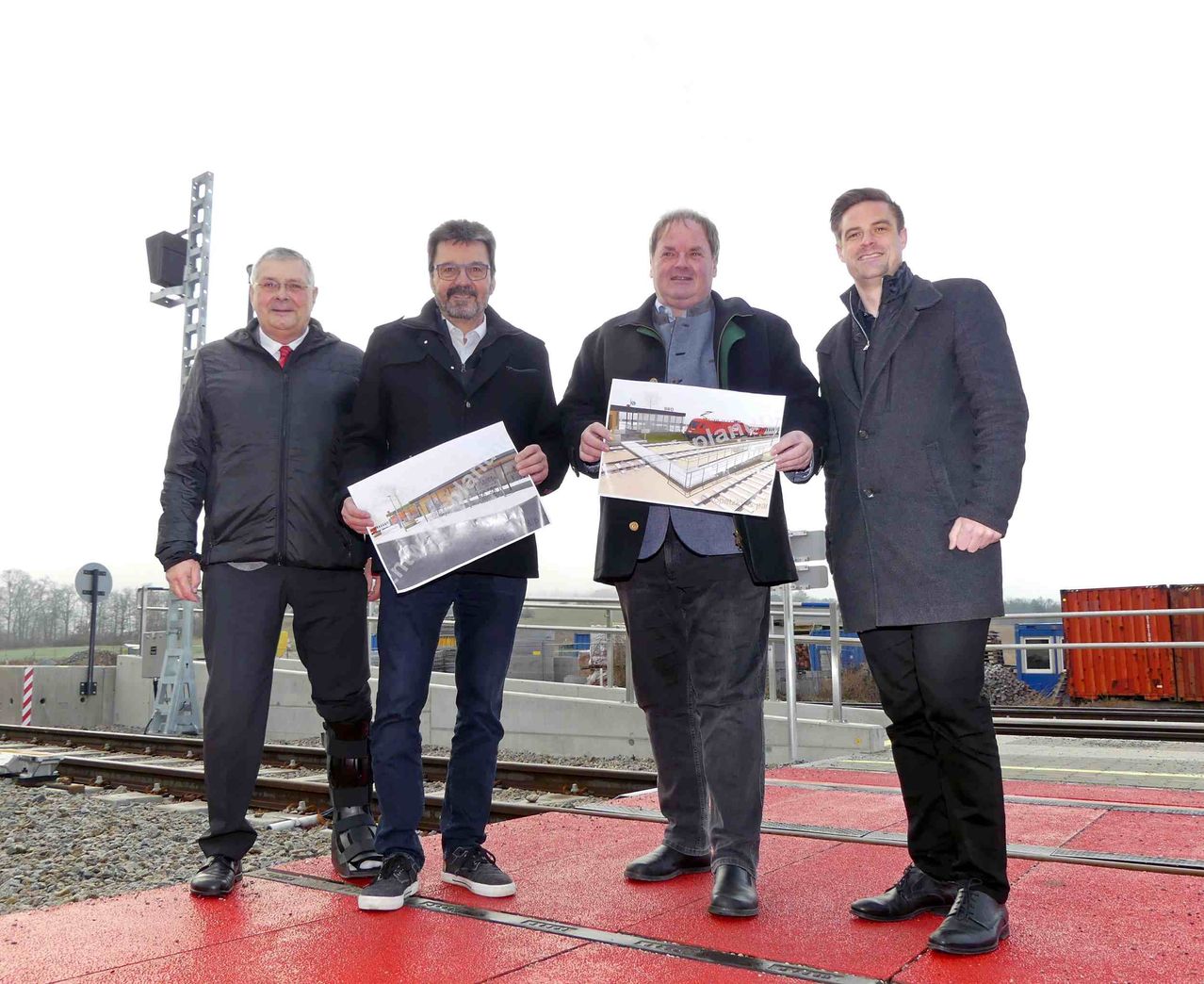 Bild enthält, Coat, Blazer, Jacket, Groupshot, Person, Pants, People, Adult, Male, Man