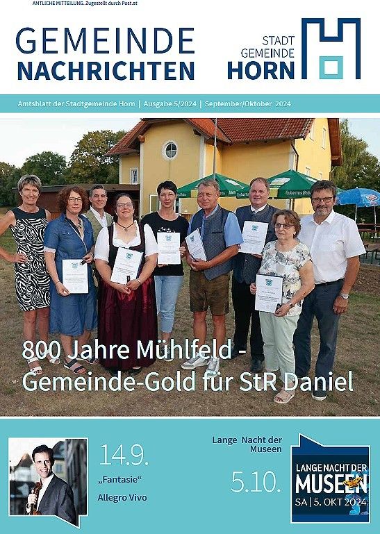 Bild enthält, Advertisement, Poster, People, Person, Pants, Adult, Female, Woman, Male, Man