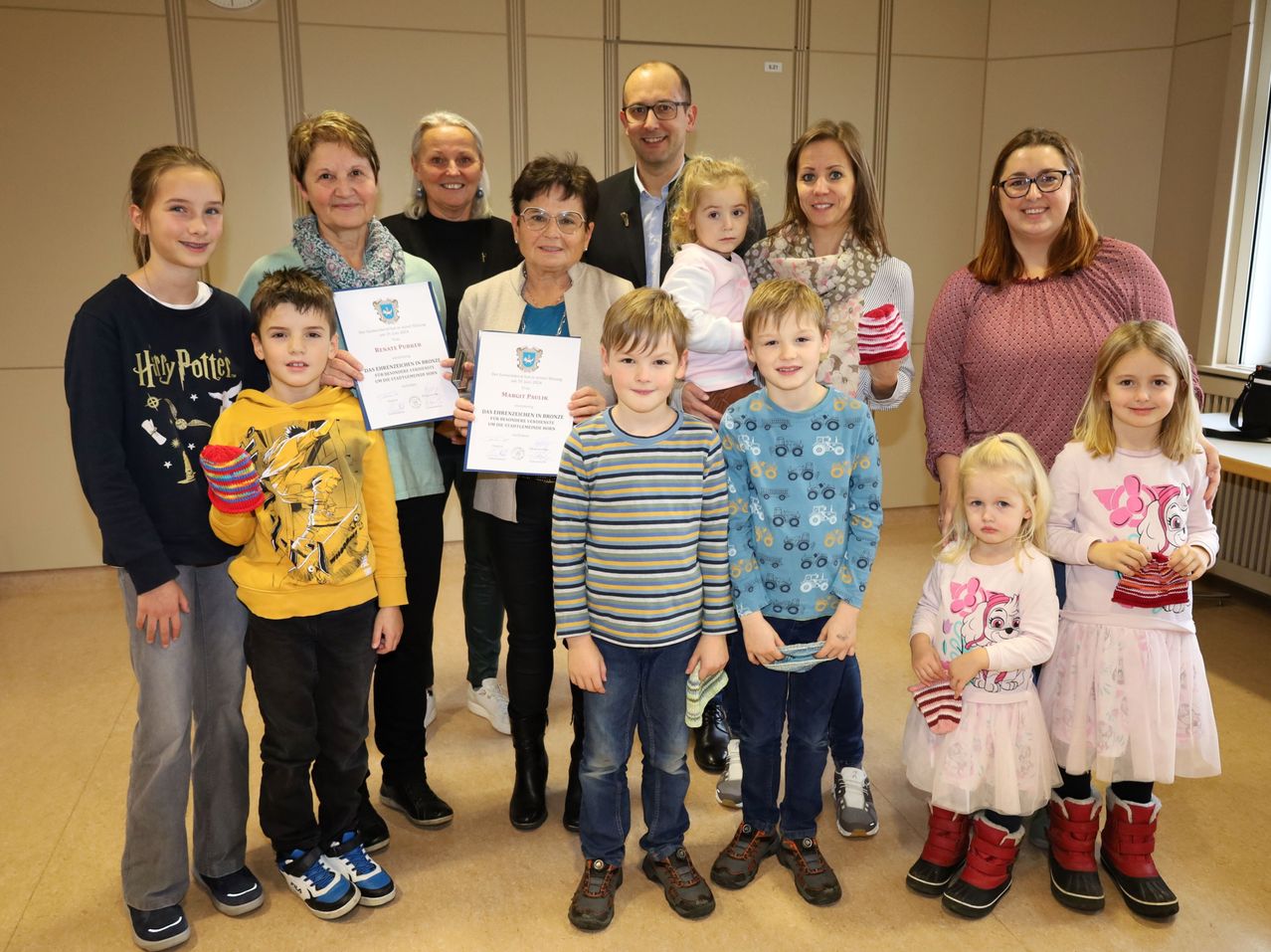 Bild enthält, Pants, People, Person, Shoe, Jeans, Child, Female, Girl, Boy, Male