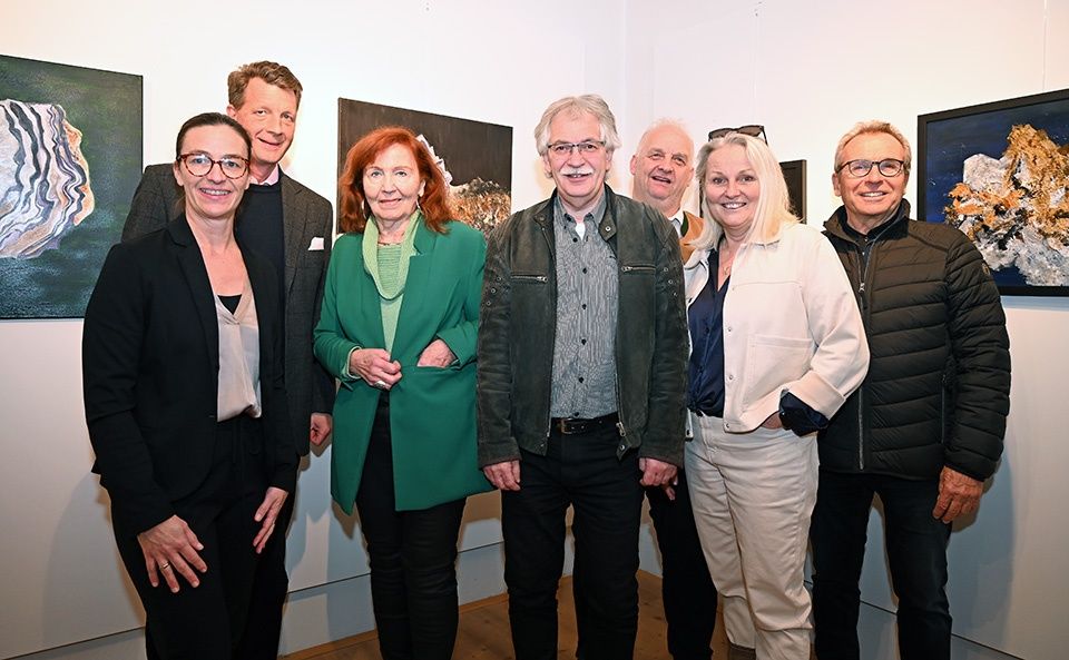 Bild enthält, Coat, Jacket, Blazer, Groupshot, Person, Adult, Female, Woman, Suit, Man