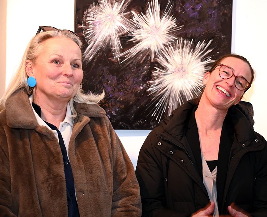 Bild enthält, Coat, Jacket, Person, Photography, Portrait, Adult, Female, Woman, Male, Man