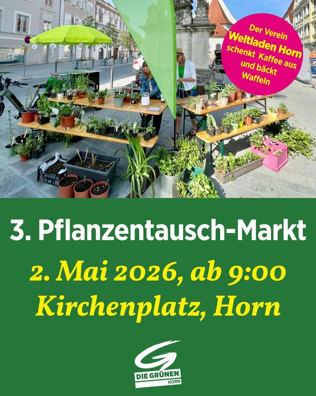 Ein Markt im Freien mit mehreren Tischen voller Topfpflanzen. Ein Schild weist darauf hin, dass es sich um einen Pflanzentauschmarkt am 2. Mai 2026 ab 9:00 Uhr am Kirchenplatz in Horn handelt.