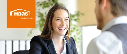 Bild enthält, Advertisement, Poster, Adult, Female, Person, Woman, Conversation, Interview, Head, Coat