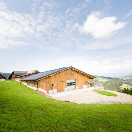 Bild enthält, Grass, Outdoors, Shelter, Lawn, Nature, Countryside, Housing, Hut, Rural, Scenery