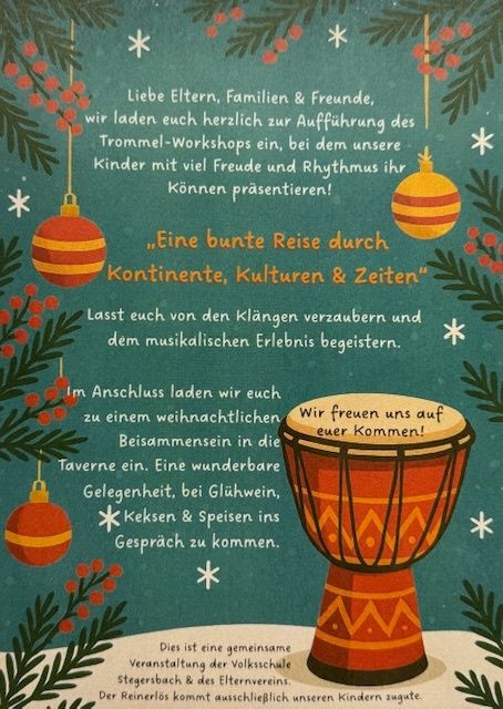 Das Plakat zeigt eine Trommel, umgeben von festlichen Dekorationen. Es lädt Eltern, Familien und Freunde zu einem Trommelworkshop für Kinder ein, bei dem diese ihre Talente präsentieren. Die Veranstaltung verspricht eine musikalische Reise durch Kontinente, Kulturen und Epochen. Abschließend wird zu einer weihnachtlichen Zusammenkunft in einer Taverne mit Getränken, Snacks und Gesprächen eingeladen.