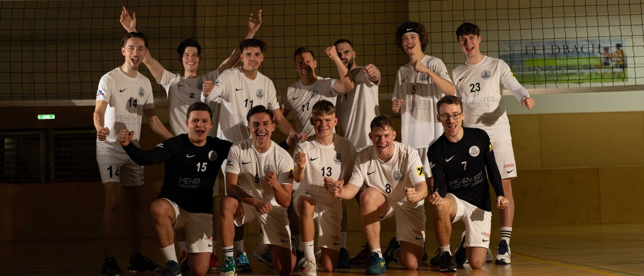 Bild enthält, People, Person, Shorts, Team, Shoe, Boy, Male, Teen, Adult, Man