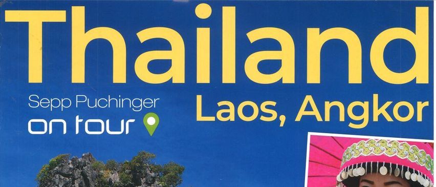 Eine goldene Buddha-Statue sitzt an einem Strand mit einer Felsformation im Hintergrund. Der Text oben lautet 'Sepp Puchinger auf Tour' und 'Laos, Angkor'. Datum und Uhrzeit sind ebenfalls angezeigt.