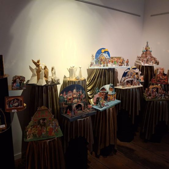 Bild enthält, People, Person, Fun, Indoors, Hall, Party