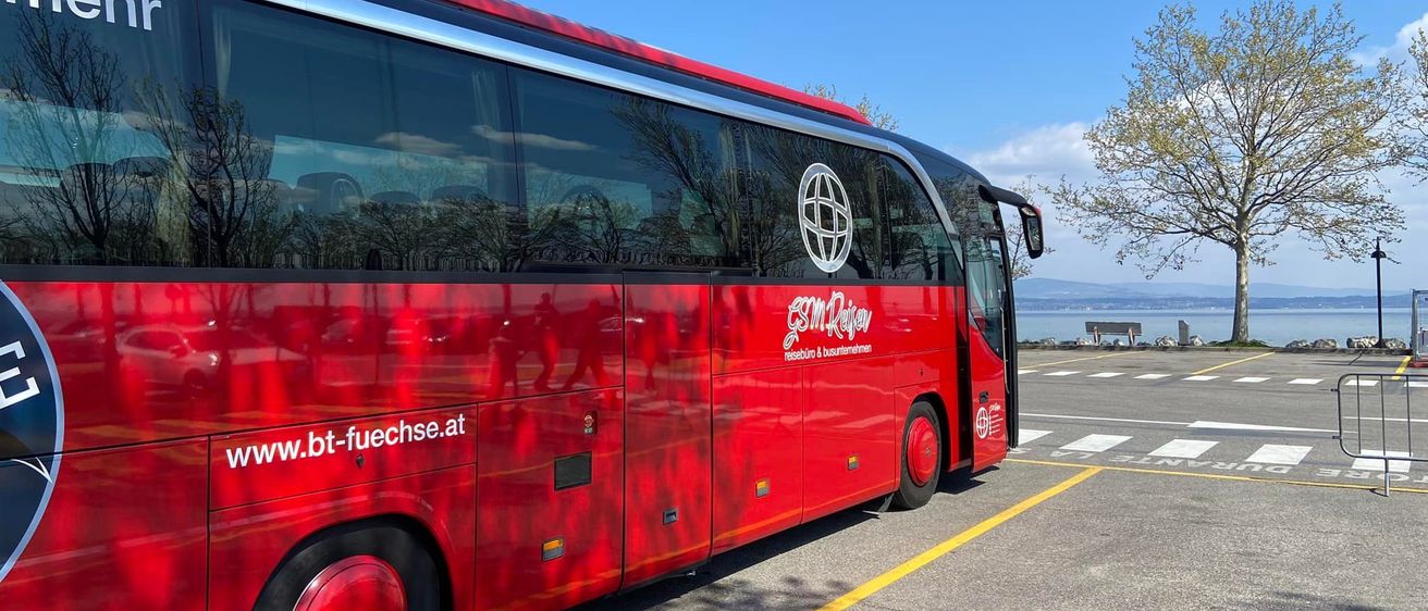 Bild enthält, Bus, Transportation, Vehicle, Tour Bus, Machine, Wheel, Person