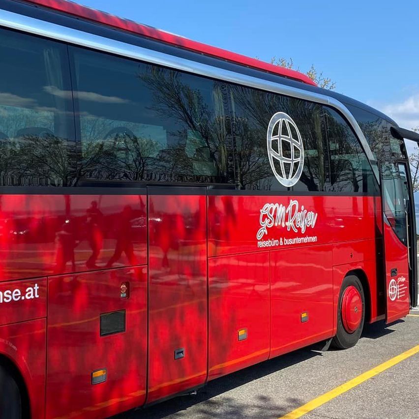 Bild enthält, Bus, Transportation, Vehicle, Tour Bus, Machine, Wheel, Person