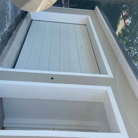 Bild enthält, Architecture, Building, Housing, House, Roof, Balcony, Window