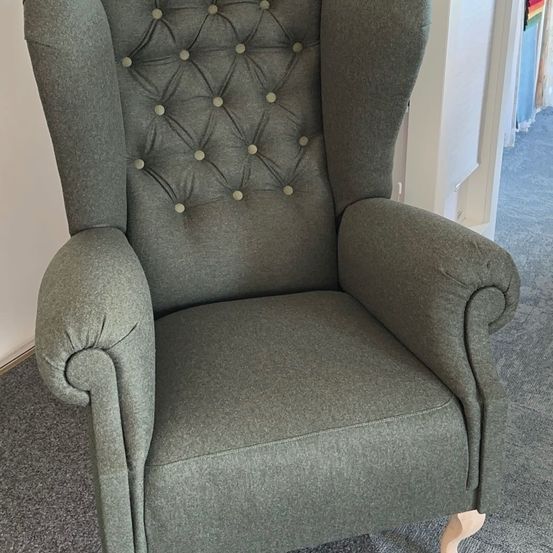 Image contains, Furniture, Chair, Armchair, Couch, Recliner