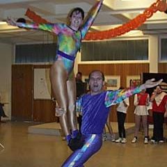 Bild enthält, Adult, Female, Person, Woman, Costume, Acrobatic, Footwear, Shoe, Gymnast, Sport