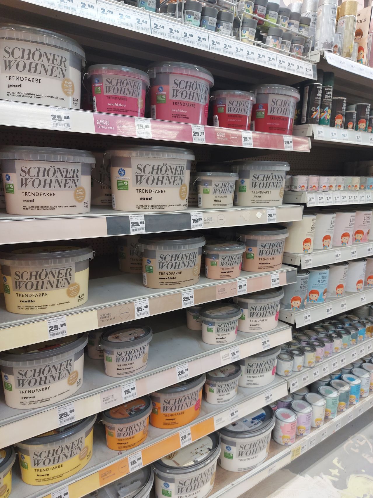 Bild enthält, Shelf, Shop, Architecture, Building, Can, Tin, Indoors