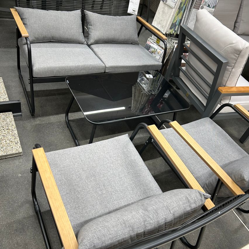 Bild enthält, Furniture, Chair, Table, Chaise