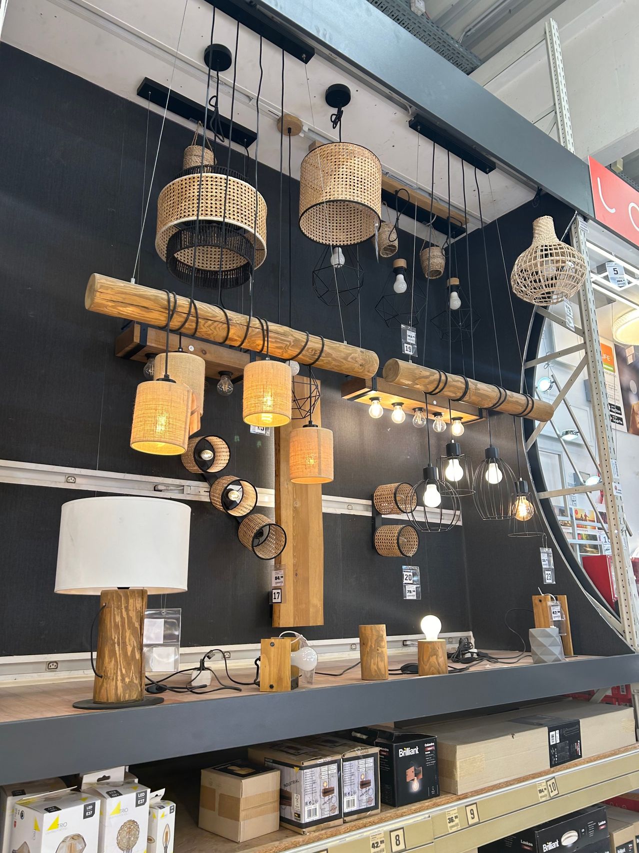 Bild enthält, Indoors, Interior Design, Architecture, Building, Factory, Manufacturing, Workshop, Art, Handicraft