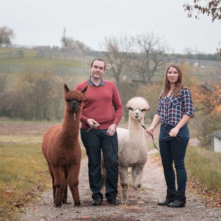 Bild enthält, Pants, Person, Photography, Portrait, Female, Girl, Teen, Adult, Male, Man