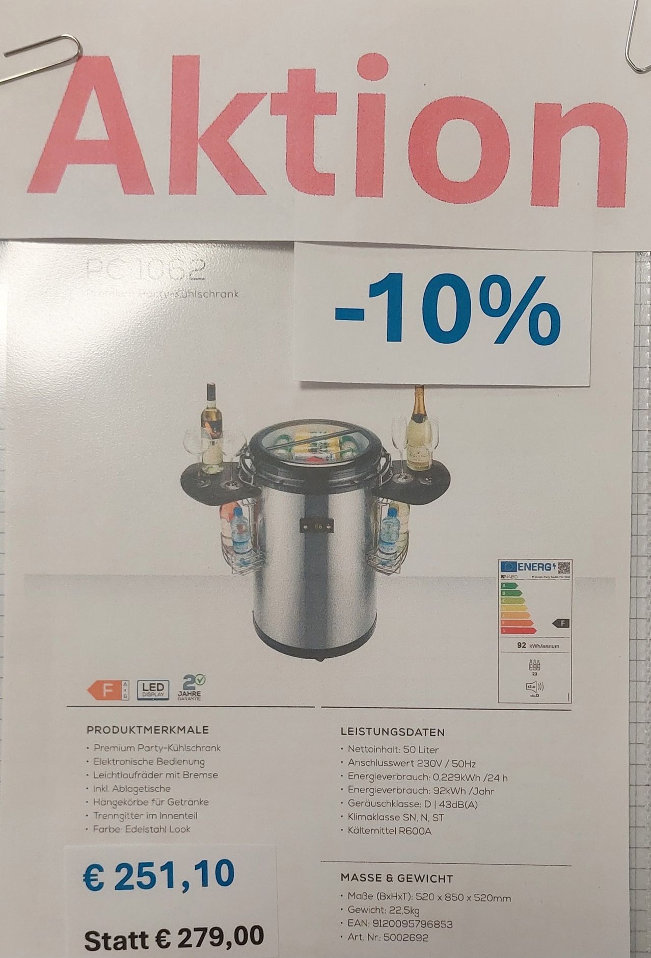 Eine Werbung für einen Premium-Party-Kühlschrank mit 50 Litern Fassungsvermögen, elektronischer Temperaturregelung und LED-Anzeige. Es bietet einen Rabatt von 10% und Energieeffizienzklasse F.