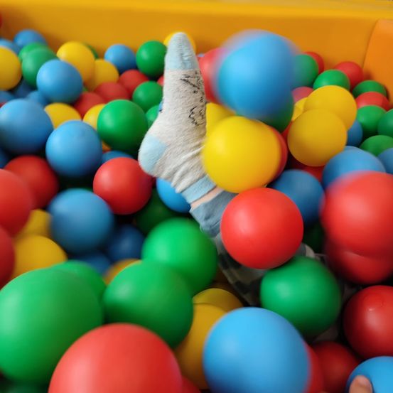 Bild enthält, Play Area, Sphere, Indoors