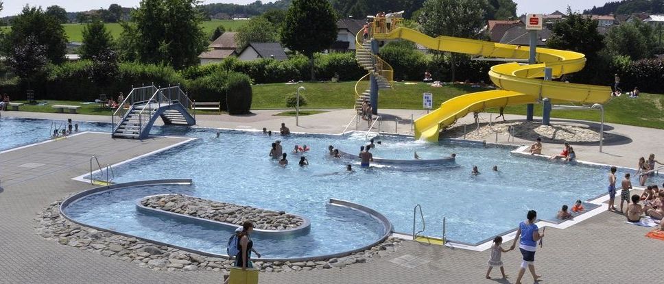 Bild enthält, Water, Outdoors, Pool, Person, Amusement Park, Water Park, Swimming Pool