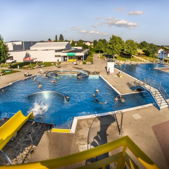 Bild enthält, Pool, Water, Swimming Pool, Outdoors, Aerial View, Person