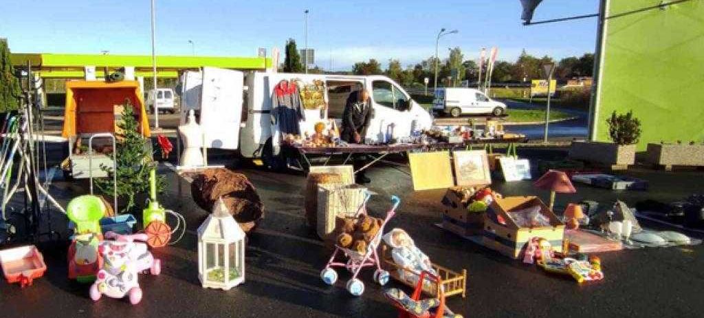 Bild enthält, Road, Tarmac, Person, City, Car, Vehicle, Wheel, Street, Urban