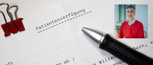 Ein Dokument mit dem Titel Patientenverfugung, mit einem Stift darauf und einem lächelnden Mann im Hintergrund.