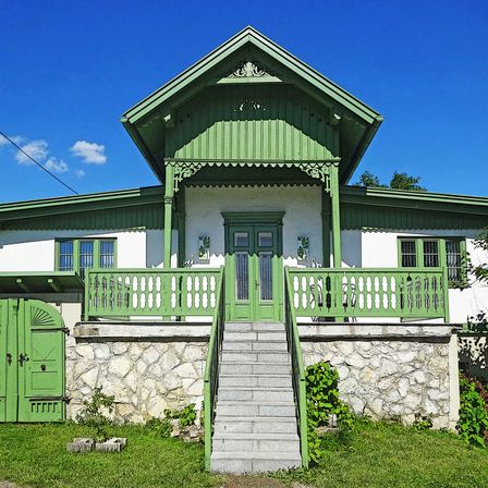 Bild enthält, Cottage, House, Housing, Villa, Nature, Outdoors, Grass, Yard, Shelter, Portico