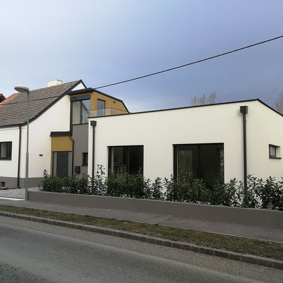 Bild enthält, Architecture, Building, Housing, House, Row House, Suburb, Neighborhood, City, Street, Urban