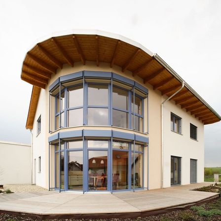 Bild enthält, Architecture, Building, House, Housing, Villa, Office Building, Person, Door, Indoors, Interior Design