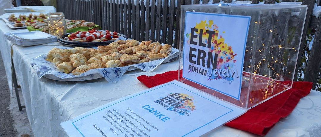 Bild enthält, Cafeteria, Indoors, Restaurant, Food, Meal, Buffet, Advertisement, Poster