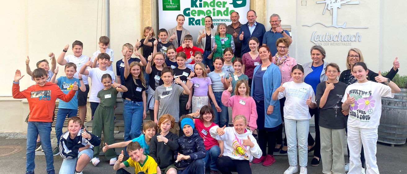 Bild enthält, Pants, People, Person, Boy, Male, Teen, Shoe, College, Child, Girl