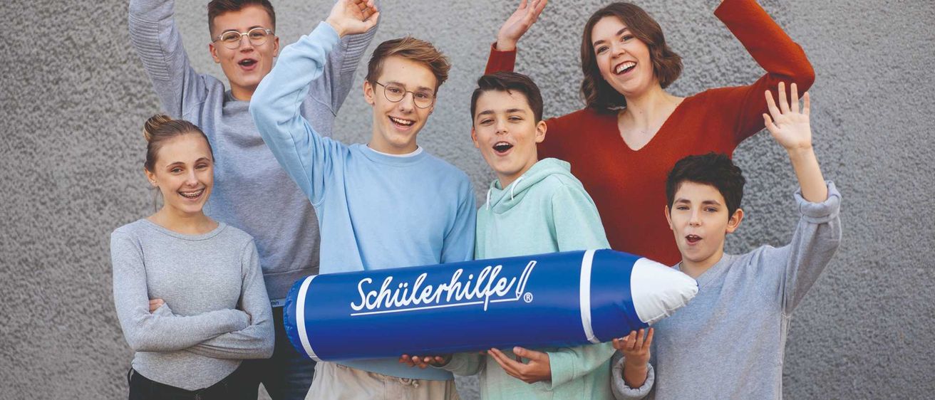 Bild enthält, People, Person, Head, Face, Adult, Female, Woman, Happy, Groupshot, Triumphant