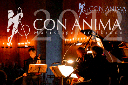 Ein Musikauftritt mit Streichinstrumenten vor einem Publikum bei Con Anima Musiktage Ernstbrunn.