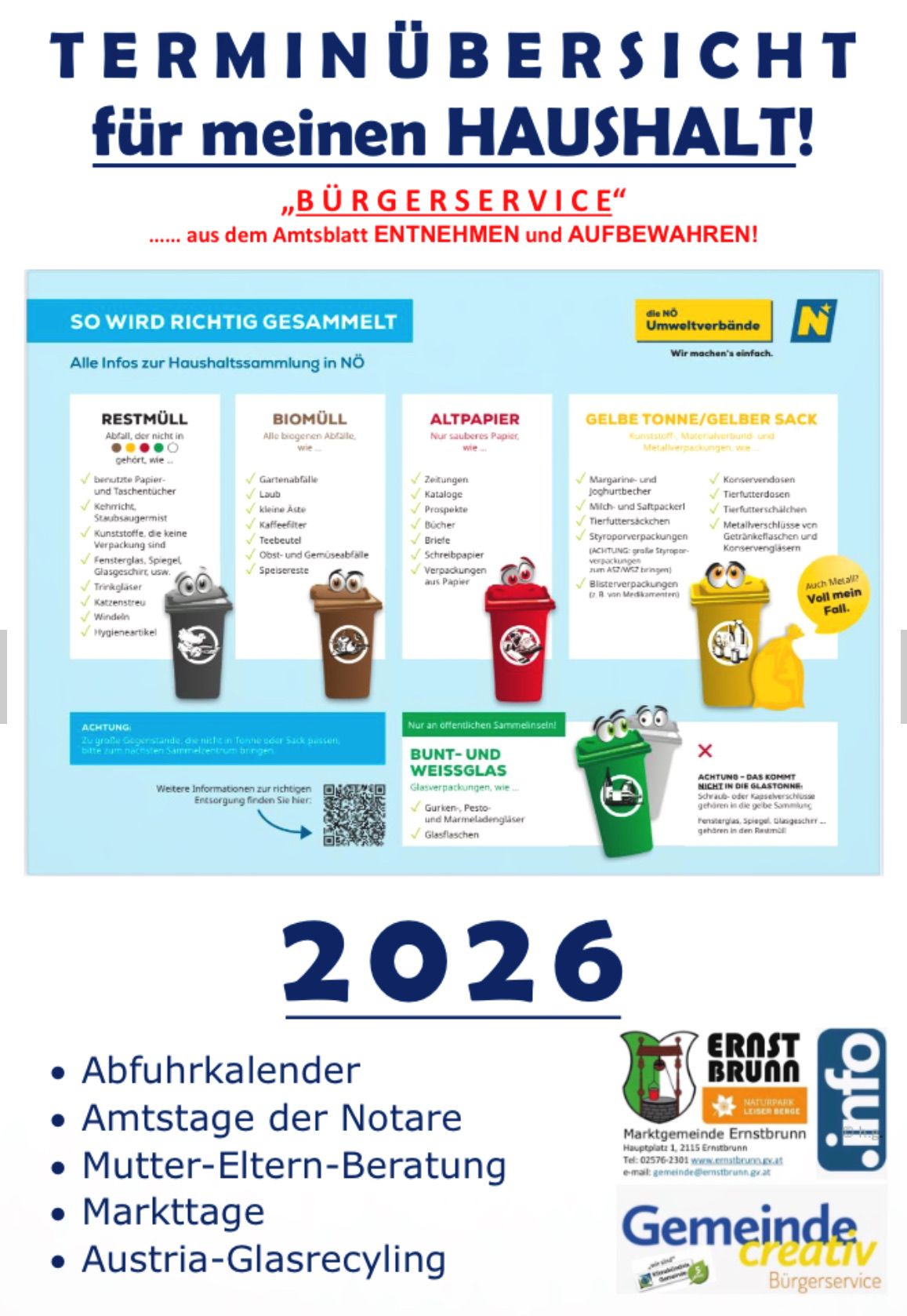 Ein Plakat zeigt Tipps zur Haushaltsmüllsammlung. Es kategorisiert den Abfall in verschiedene Behälter. Beispielsweise kommt kompostierbarer Abfall in einen grünen Behälter, während gemischter Abfall in einen blauen Behälter kommt. Das Plakat warnt auch davor, bestimmte Gegenstände in den Recyclingbehälter zu geben. Der untere Bereich zeigt einen QR-Code für weitere Informationen.