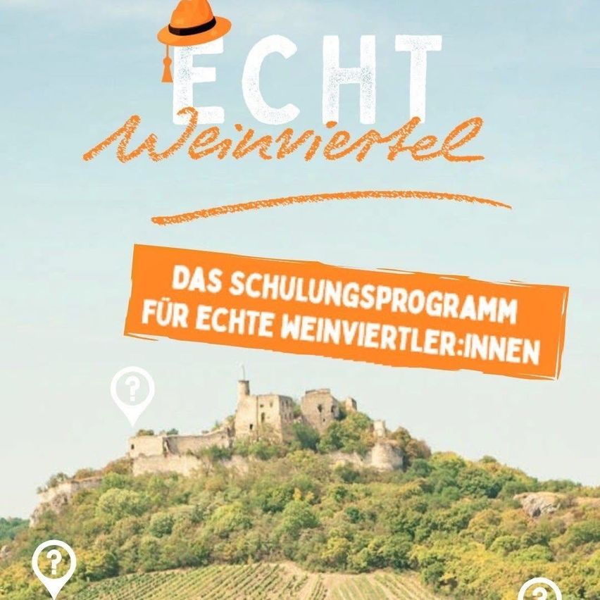 Eine Werbung für ein Weinprogramm mit einer Burg auf einem Hügel, umgeben von Weinbergen, und der Text 'ECHT weinviertel' in weiß.
