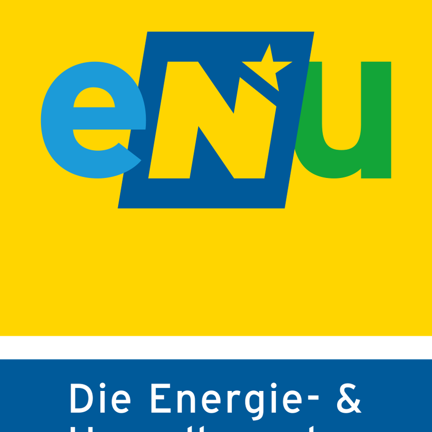 Das Bild zeigt ein Logo für ENU mit einem gelben Hintergrund und blauen und grünen stilisierten Buchstaben. Unter dem Logo steht weißer Text 'Die Energie- & Haustechnik'.