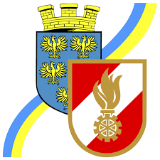 Ein Wappenschild mit rotem und weissem Schild, der eine goldene Flamme und Zahnradsymbol zeigt, begleitet von einem blauen Schild mit zwei Adlern und einer Krone.