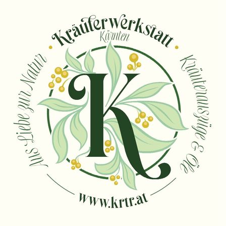 Logo einer Kräuterwerkstatt mit einem grünen stilisierten Buchstaben K, umgeben von Blättern und kleinen gelben Früchten, mit einer Website-Adresse www.krtr.at.